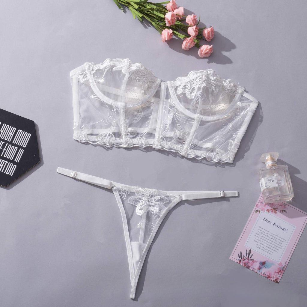Ensemble de lingerie sexy deux pièces : haut tube transparent brodé, string et tanga.