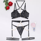 Ensemble de lingerie sexy 4 pièces avec jarretière en cuir, string et tanga.